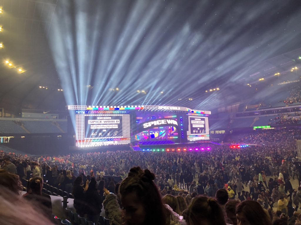 AlicePritchard0's tweet photo. Well last night was pretty epic... Baby spice’s husband is my new BFF and scary’s sister pretty much fell on my lap whilst dancing to wannabe 😂😂 Got absolutely SOAKED but every drop of rain was worth it ❤️🧡💛💚💙💜 #SPICEGIRLS #relivingmychildhood #freepassesfromscarysmum https://t.co/yZr2b3jEoQ