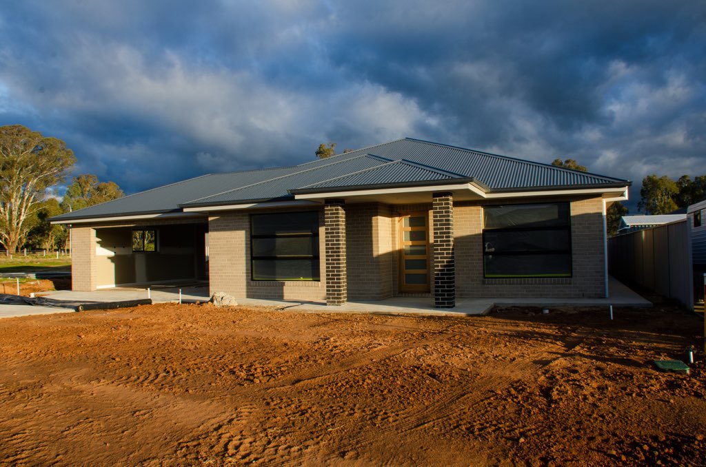 The house is starting to shine, a few weeks away from completion, a lot of heart and soul has gone into this home, if you know anyone in Wagga looking for a new home, pass this on!