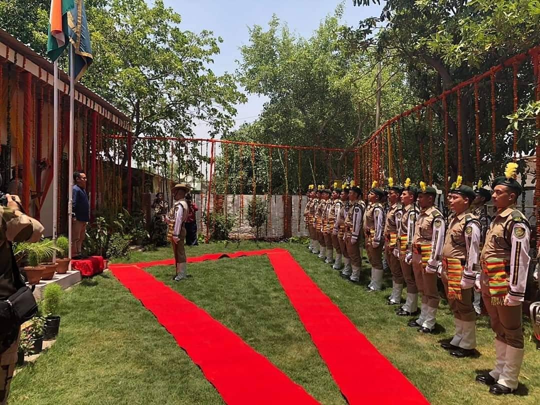 24_sikkim's tweet photo. Chief Minister Shri. P S Golay today visited IRBn camp based at Wazirabad, Delhi where he received guard of honour and later interacted with Jawans camped at Delhi. 

It was historic visit where Chief Minister in 22 years visited the camp for the first time. https://t.co/Ngi4sRmS2v
