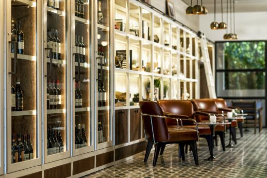 emjacind's tweet photo. #tbt to this wine cooler we fabricated and installed at JW Marriott Miami Turnberry Resort &amp; Spa in the Corsair Kitchen &amp; Bar.

#stainlesssteel #fabrication #winestorage #winecooler #restaurantdesign #interiordesign #wine #restaurantwine https://t.co/dm35Rquh5v