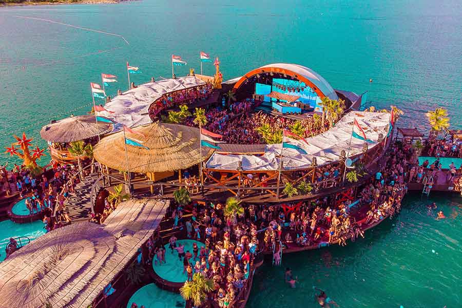 ExqIndulgence's tweet photo. With festival season well and truly upon us, it's time to start planning your dream music getaway...

Tag your festival fanatics to see our top picks of the best festivals around the world.

https://t.co/5a3pnI8dG4 https://t.co/V3eJNGqXNi