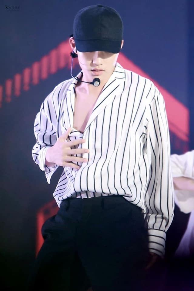 ssinz06's tweet photo. Kyungsoo is BIAS WRECKER nation!! we will wait you for your comeback tangina kasi bat ka pa sumunod kay minseok😭😭😭😭 "Bias Wrecker" https://t.co/Lr0c9lzAKj