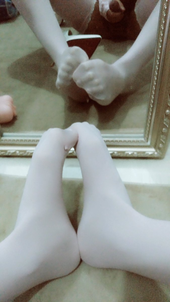 CDmMQ's tweet photo. Stockings on the cock
#伪娘 #白丝  #高跟鞋 #highheels  #女装娘  #可爱的男孩子  #crossdressed  #sissy  #nylonlegs #beautifulleg #大长腿 #丝袜 #tights #crossdresser #母狗 #crossdresser #pantyhose https://t.co/XORzoSKFq5