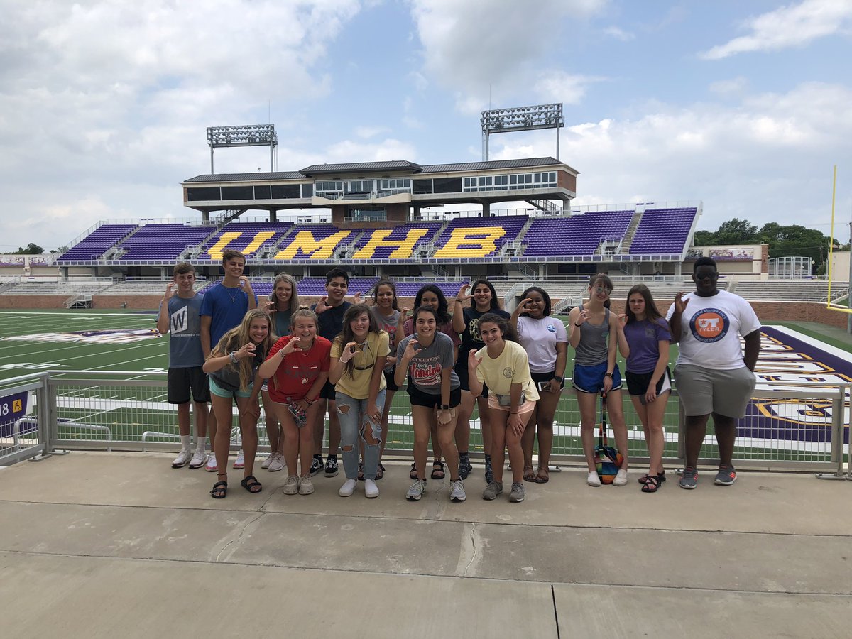 VanSTEAMBus's tweet image. Day 1 of our @VHSiTeam planning retreat is in the book!  @VanISDVanTX believes in developing student leaders to cultivate innovation in our school district! @VanVandals1 #VanEdTech #studentengagement