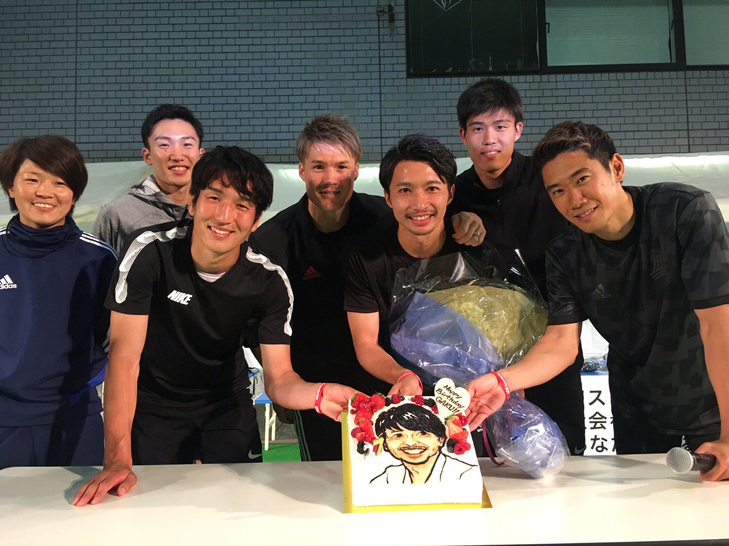 Udn Sports Happy Birthday 岳 みんなで柴崎選手のお祝いしました Udn Udnsports Soccer 香川真司 Sk23 S Kagawa0317 原口元気 酒井高徳 柴崎岳 Udn Sports Happy Birthday 岳 みんなで柴崎選手のお祝いしました Udn Udnsports Soccer 香川真司 Sk23 S Kagawa0317 原口元気 酒井高徳 柴崎岳
