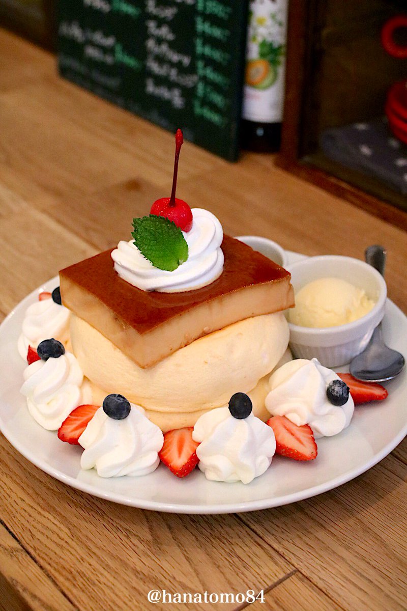 ট ইট র はなとも 埼玉県伊奈町にある プランピーパンケーキス では四角いプリンをパンケーキの生地にドーンとのせた その名も 宝王パンケーキ が食べられるぞ こちらのパンケーキは シェフの気まぐれ とのこと 販売日 数量はお店の公式snsにて告知し ট ইট র はなとも 埼玉県伊奈町にある プランピーパンケーキス では四角いプリンをパンケーキの生地にドーンとのせた その名も 宝王パンケーキ が食べられるぞ こちらのパンケーキは シェフの気まぐれ とのこと 販売日 数量はお店の公式snsにて告知し