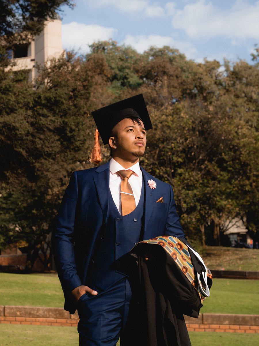 TheCase_325 tweet media