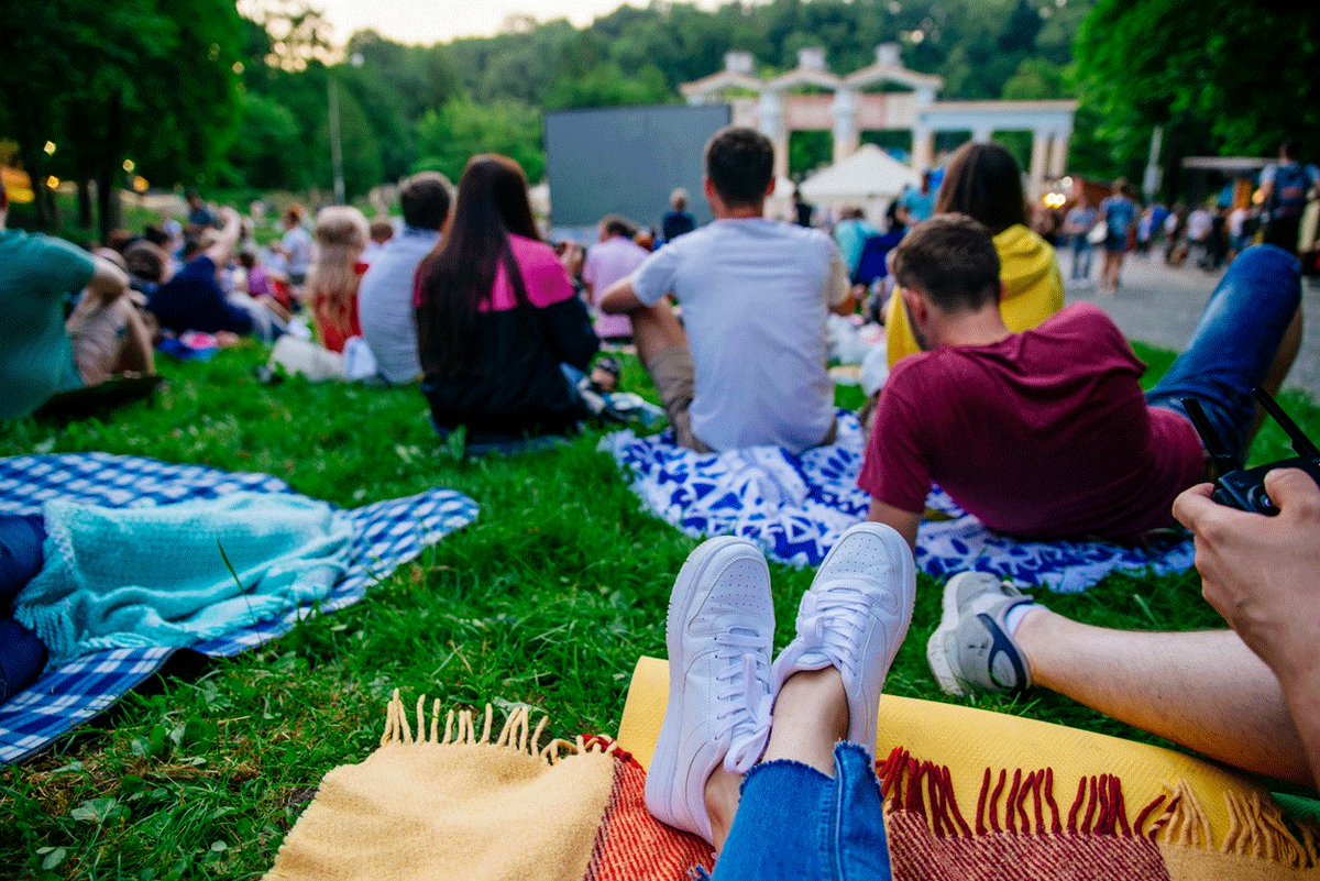 Looking for OUTDOOR CINEMA events this summer? 🎥 🍿

We have your ULTIMATE guide for ALL the #Northamptonshire events here... bit.ly/2XdCX7e

There's everything from:
🌊 Moana
💃 Dirty Dancing
🎤 Mamma Mia
✈️ Top Gun
🎶 Bohemian Rhapsody 
❗️AND LOADS MORE!