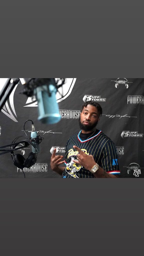 Lock0007's tweet photo. Shoutouts to them a gawd slick fashionz https://t.co/wX6NnguX0f
