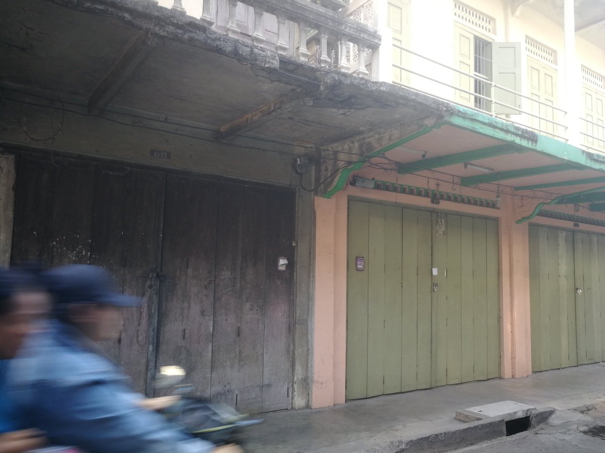 whatthematterrr's tweet photo. Lonely Universe: โพธาราม ตลาดเก่าเซอร์เรียล https://t.co/VxFKNksCmP #travel #roadtrip #market #oldmarket #Thailand #Ratchaburi #Photharam #Asia #Southeastasia #diary #traveler #เดินทาง #ท่องเที่ยว #ประเทศไทย #ไทย #ตลาด #ตลาดเก่า #ขับรถเที่ยว #ไดอารี #บันทึกการเดินทาง #โพธาราม https://t.co/BB5bUPtMNY