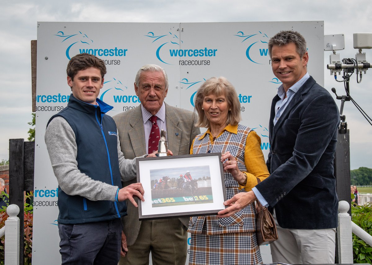 Chepstow Racecourse tweet media