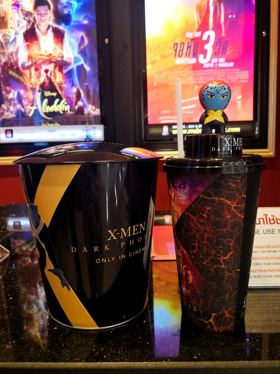 ถังป๊อป​คอน​ลาย​ x-men เป็นแบบเหล็กนะ​ ชุดละ​ 320​ บาทนะ​ #Majorcineplex #Majorpopcorn