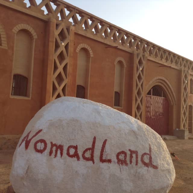 VisitNiger's tweet photo. #Hotel ou musée, le Nomad Land à #Zinder est un lieu magique, dont l’#architecture typique, le calme et les services assurent un séjour exceptionnel 
#VisitNiger #Culture #Art https://t.co/NvHxyzxXGx