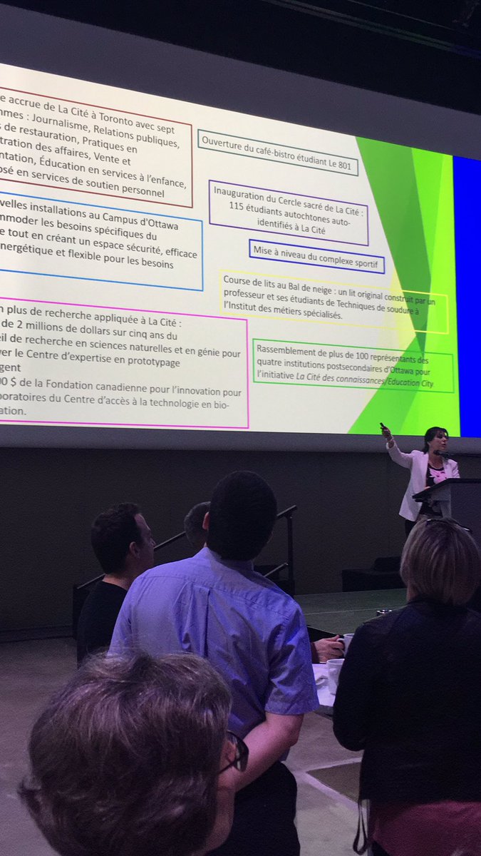 Ce matin, Mme Lise Bourgeois, notre présidente, prend le temps de souligner les #WOW de l’année avec les employé.es #equipe #reconnaissance