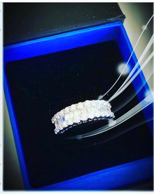 LaynaFriedman's tweet photo. #diamondsareforever  #love #anniversary #sparkle #diamondband #jewels #LaynaFriedmanDesigns https://t.co/eQFwYtryLR
