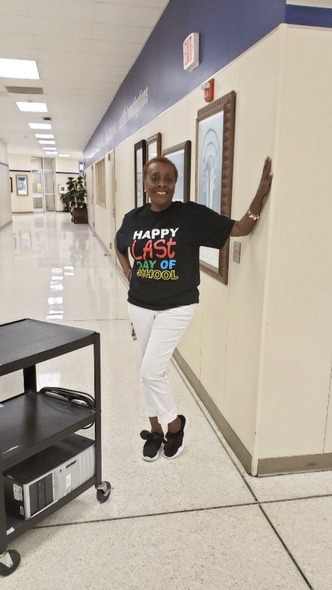 Toni Livingston tweet media