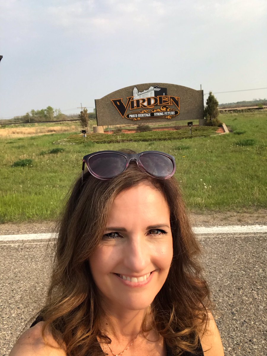 PamelaG_R's tweet photo. Last night I had to explore what seems to be my new home away from home. Life is what you make it, as they say. 🤓 #insurancegeek #roadtrips #Manitoba #roadwarrior #businesstravel https://t.co/gINqtF0AEY