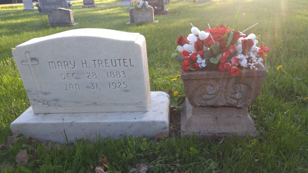HannArchive's tweet photo. Good Evidence of the Value of Cleaning Cemetery Headstones https://t.co/ABO9p7LXWl https://t.co/GYj9MDvgj4