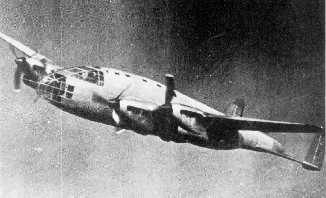 アプロ これまでのブレゲー社製重爆撃 機とはうってかわって空力的に非常に洗練されたデザインであり イスパノザv発動機 910馬力 を４基搭載し 560km Hの高速を狙った1930年代末期としては非常に野心的な 爆撃機だ D なお 本当は00馬力級発動機