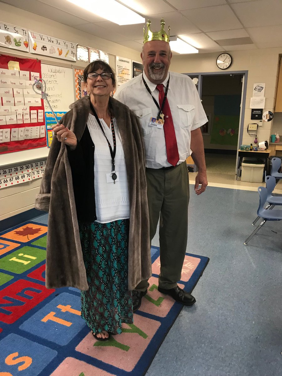 AJones1stgrade's tweet photo. Queen and King day in 1st Grade! https://t.co/aCBnnZWCMz