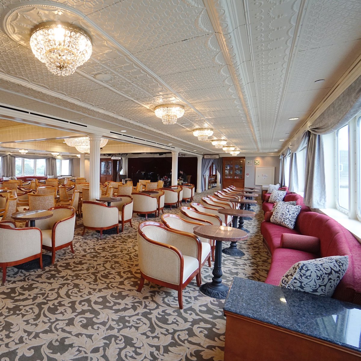 PopularCruising's tweet image. The very classy #CompassLounge on @VictoryCruise #VictoryI #GreatLakes #cruise #travel