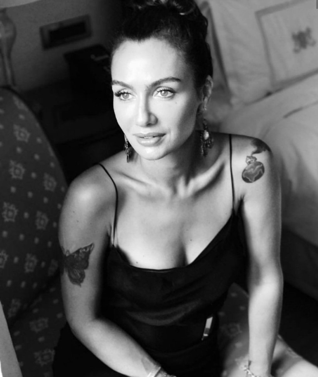 Spontane gelişen bir TT olucak
Bugün, Saat 18.00  🌸
Birce Akalay (AsliÇınarAslan'imiz) için tweet aticaz, maksad sevindirmek ve o neşemizi ona göndermek. 🎈
Desteklerinizi bekleriyoruz.
#SiyahBeyazAşk • #AsFer 
#BirceAkalay