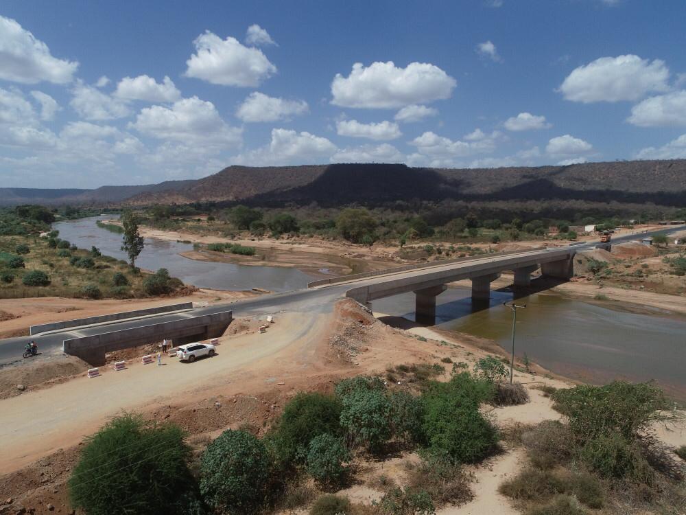 The current upgrading of the KIBWEZI - MUTOMO - KABATI - MIGWANI (A9/B64) ROAD. This national government's multi-billion project has been touted as  a game changer  that will spur economic development along the trunk International Highway.
#GoKDelivers