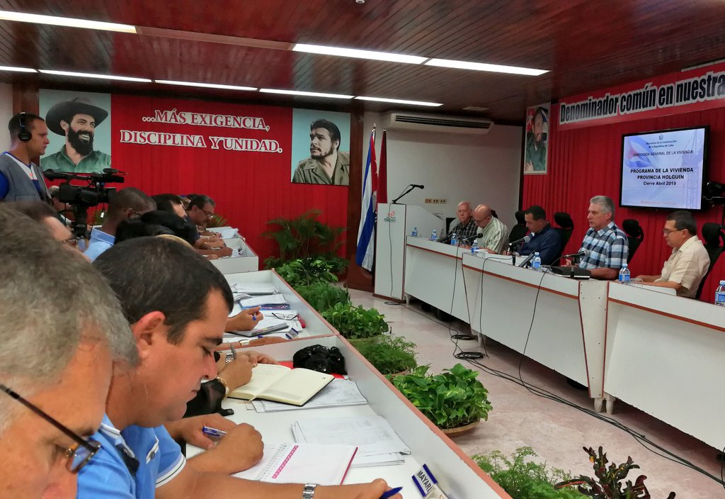 Cuban President urges to banish inefficiency and bureaucracy. 