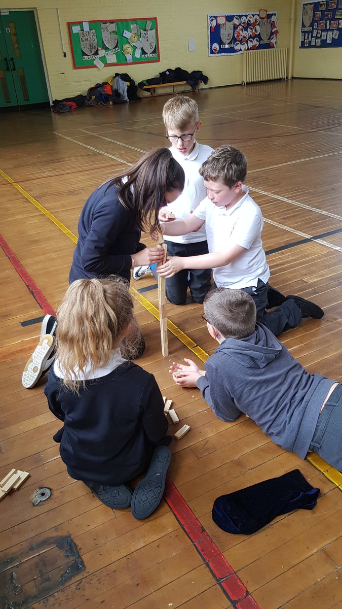 GirvanPrimary's tweet image. P6 using teamwork and self-regulation to help them build the highest possible tower #teamwork @Tree_Of #treeofknowledge #teamgirvan