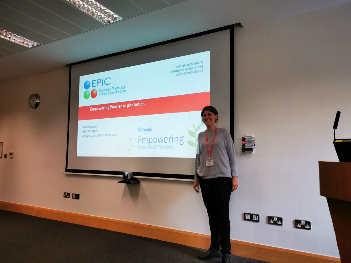 Padraic_M's tweet photo. Thanks to @AnaB_Gonzalez for her excellent talk on @EPICassoc, @eu_PIXAPP and empowering woman in Photonics today at @TyndallInstitut! #picpackaging #photonicsppp @PhotonicsEU @Photonics21 https://t.co/6AmLYgzvK1