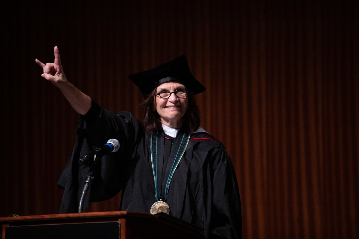 TheLBJSchool's tweet image. Still thinking about last weekend ✨🎓🤘 #LBJGrad19 

lbj.utexas.edu/lbj-celebrates…
