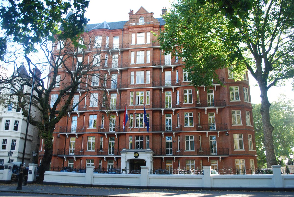 NLinUK's tweet photo. The Dutch Embassy in London has 3 #internship  vacancies in the Political, Economic &amp; Agricultural Departments, starting Sept 2019 for 6 months. Deadline to apply: Fri 31 May.  More information (in Dutch): https://t.co/9bYnEq9z1e #internships #stages #stageplekken #werkenvoorbz https://t.co/xS1rJA0JZ8
