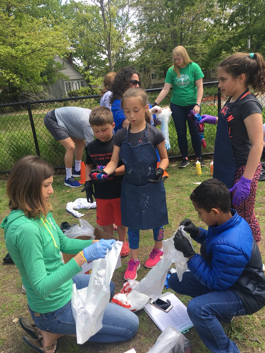 MrsRoachWes's tweet photo. We had a ball tye-dying last week! #BeWes https://t.co/PxTTWqTsog