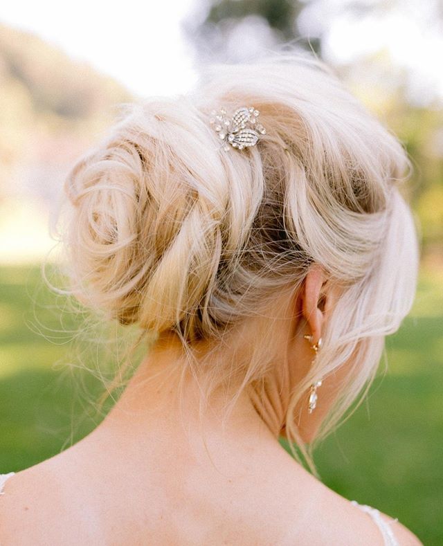 ApolloFoto's tweet image. I love this classic updo from Lauren's wedding @ Villa Montalvo. ⠀
⠀
#updo #weddinghair #hairstyle #bridalhair #sfweddingphotographer #sanfranciscoweddingphotographer #villamontalvoweddings #villamontalvoweddingphotos #weddings # weddingphotos #light… bit.ly/30XNcPh
