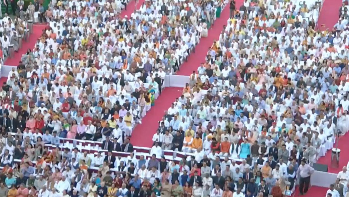 BJP4India's tweet photo. Shri @AmitShah takes oath as Union Minister. #ModiSwearingIn https://t.co/GFA1AoFrEz https://t.co/v4GnGoaMyB