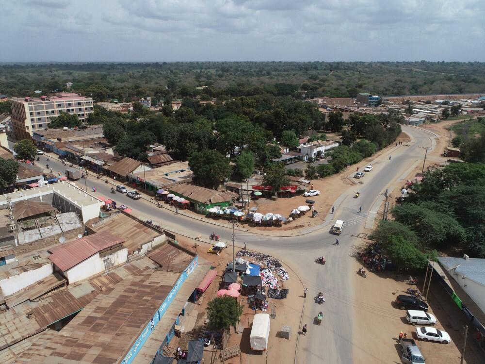The Kibwezi-Mutomo-Kitui road is currently  at 53% completion; despite land acquisition challenges. The 192 km project begins at the junction with A8(Nairobi/Mombasa road) near Kibwezi &amp; runs northwards via Ikutha, Mutomo, Kitui, Kabati and ends at Migwani
#GoKDelivers