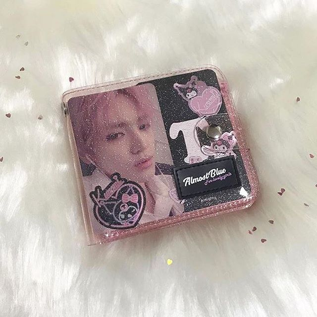 HERGALAXYPH's tweet photo. [🇵🇭 PH GO] • #HGPHGOs            
 — please help retweet —  

✨ ALMOST BLUE JELLY WALLET (replica)✨ 

✧ 680 PHP EACH + LSF 
✧ DOO: UNTIL JUNE 13
✧ DOP: UNTIL JUNE 14 (2PM PH TIME)  

‼️ DM US FOR ORDERS ‼️ https://t.co/5yTVnhZYhB