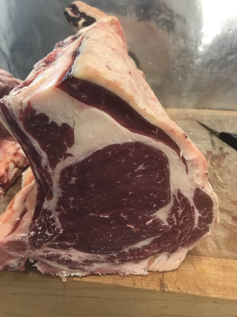 marsh_ricky's tweet photo. Superb roasting in today from the farmer Walter Wight @MacDuffBeef #scotchbeef #limousin #butcher #dryaged https://t.co/0ClR8i8qlI