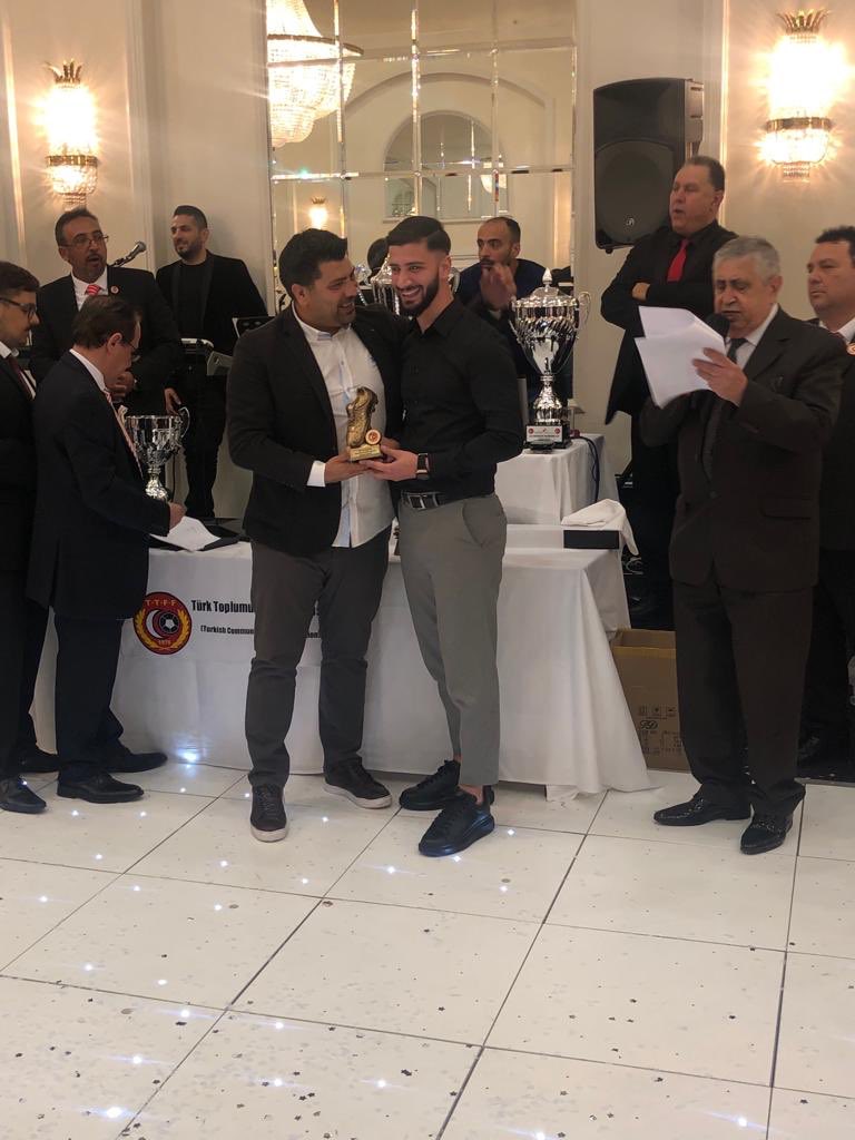 1__Sb's tweet photo. Gol krallığı ödülümü @kpalazofficial hocamdan almak beni çok sevindirdi ve gururlandırdı https://t.co/sBMI3q4WoP