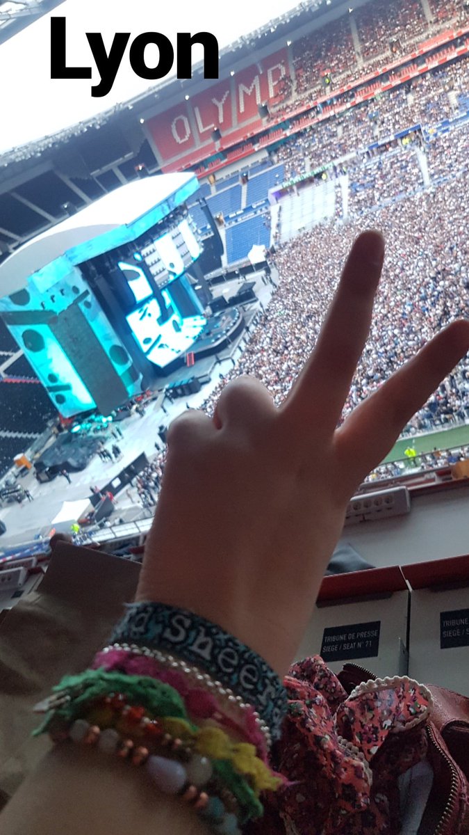 Ca(mo)milla tweet media