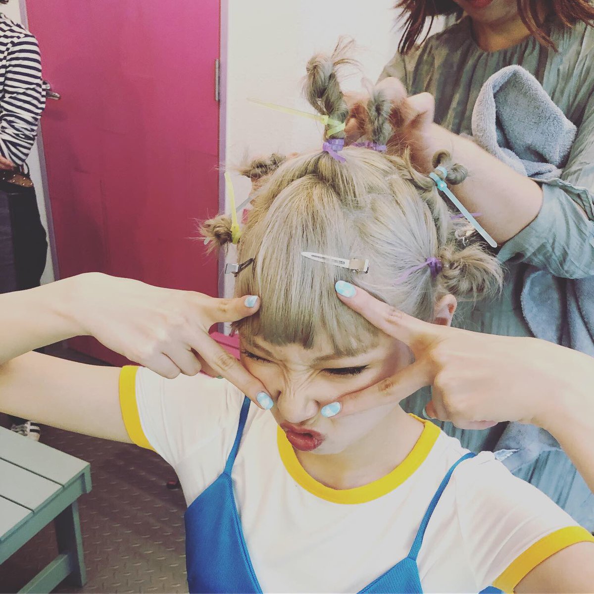 あさぎーにょ イモムシヘア 結束バンドでアレンジしてるよ ほどいたらメデューサ 学生だったらこんな 髪型で 体育祭したかったなぁ