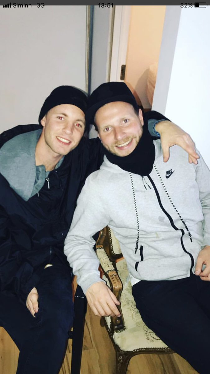 Augnablik-KV í kvöld, fagrilundur kl 20:00. Hér sjást leikmenn beggja liða skemmta sér á þjóðhátíð 2018 en þess má til gamans geta að þeir hafa lagt vináttuna aðeins til hliðar og ekki talað saman alla vikuna og verða alls ekki vinir í kvöld.