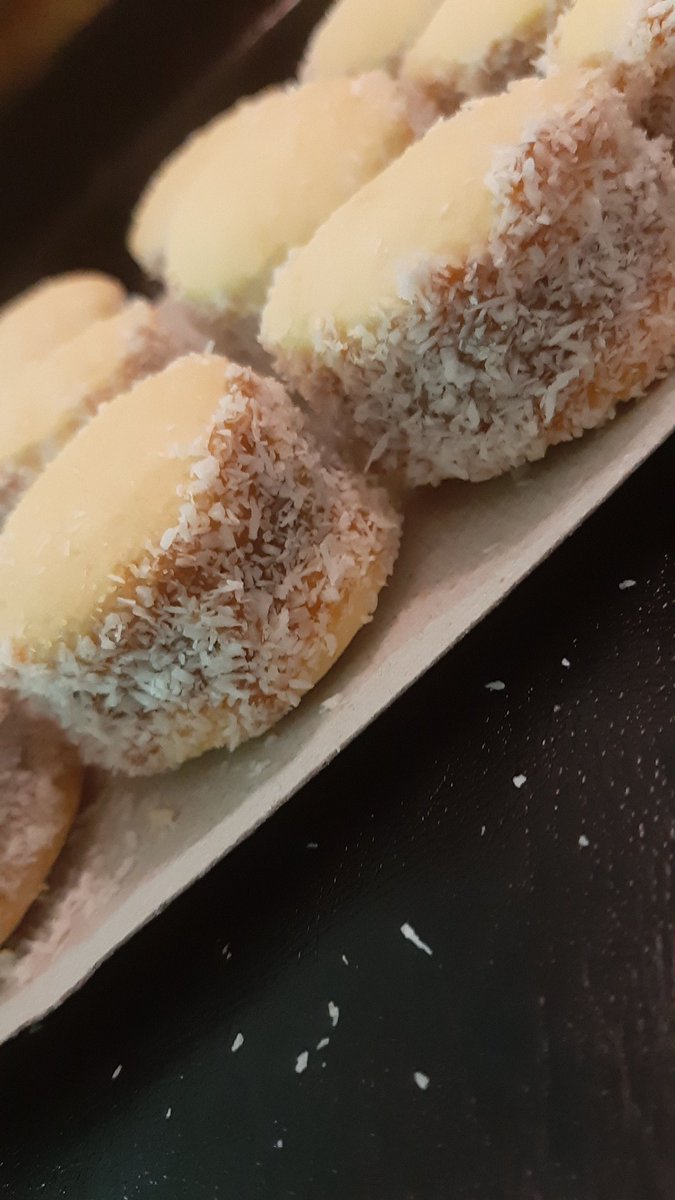 AgostinaLovera's tweet photo. Buenos días! Estoy haciendo alfajorcitos de maicena para vender, riquisimos y a buen precio. 🤩💣 Pedidos por MP 📩 @VivirEnNuevaCba @VivireNuevaCba https://t.co/TMKYafV2Sv