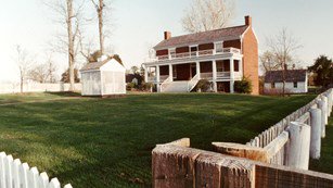 AppomattoxNPS's tweet photo. Come on out today for a full list of programs, including #RangerPrograms @ 10:50, 12:50 and 2:50 as well as 1st Person #LivingHistory Programs @ 11:50, 1:50 and 3:50. All programs begin in the Visitor Center. #CivilWar #FindYourPark https://t.co/qrVGmJZd4U