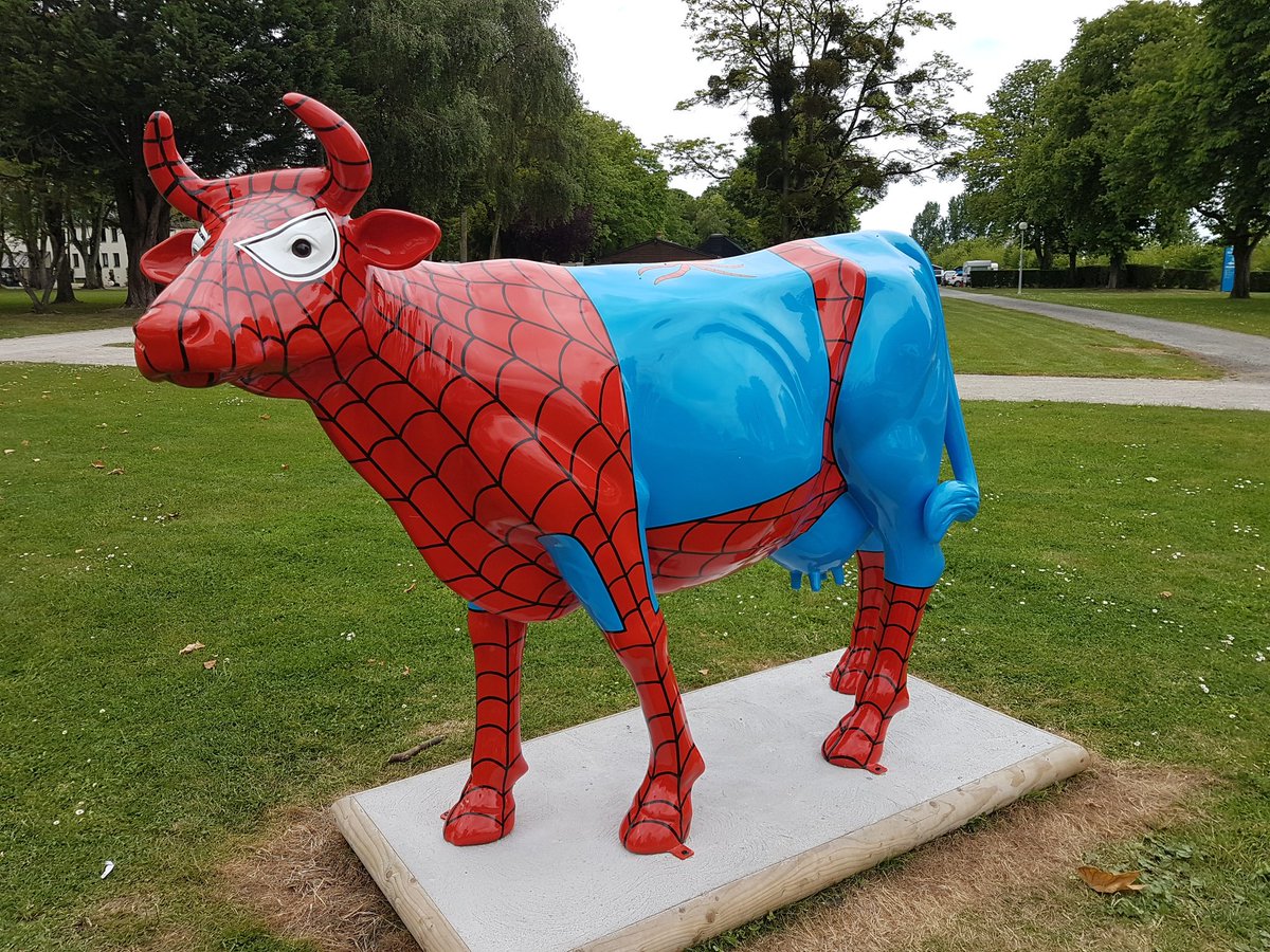 MaykenAlanna's tweet photo. It's #Spidercow! https://t.co/PhI8LczZmV