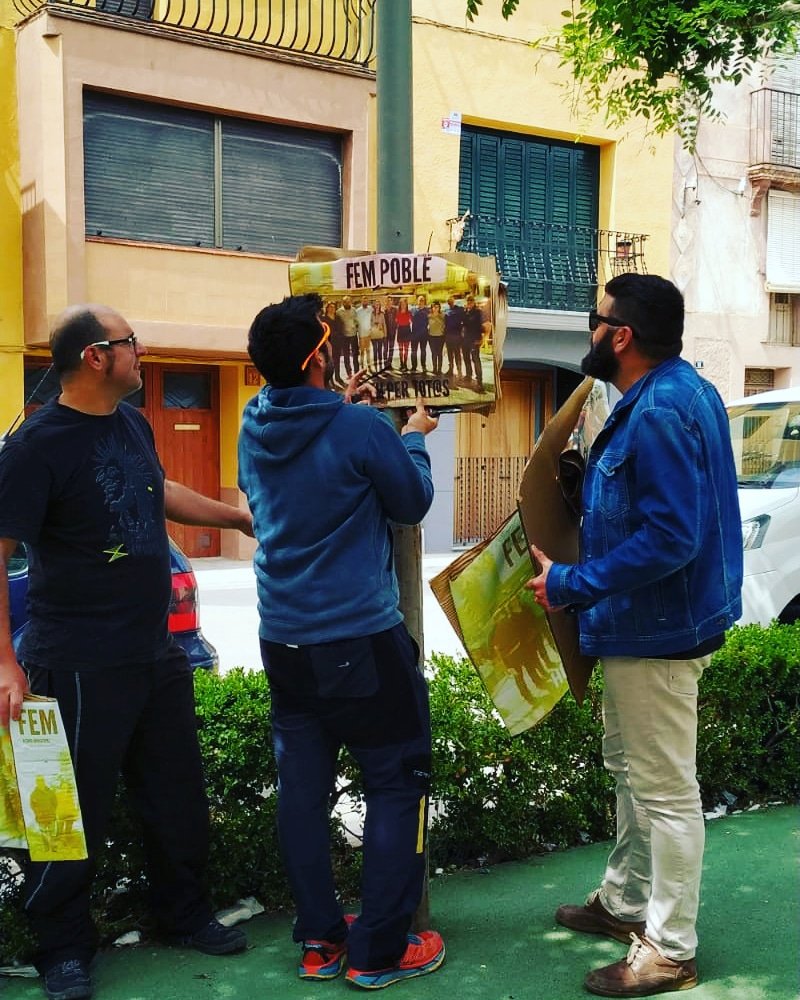 PobleFem's tweet photo. Recollint i reciclant els cartells de campanya #fempoble https://t.co/7owNCiNMEu