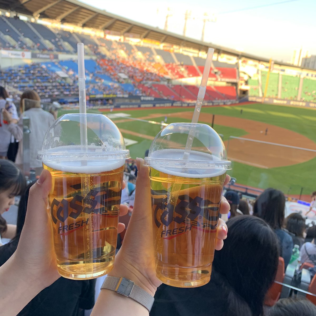 hwangboGBT's tweet photo. Task 9 : #GBTWriting 
May 28, 2019 I went to the baseball stadium with my roommate😊 I cheer for Doosan Bears. My roommate who went to the baseball stadium for the first time was very excited and happy. I was so happy because the team I support won. I felt like Oh my God Kimchi. https://t.co/wG3LsetTFJ