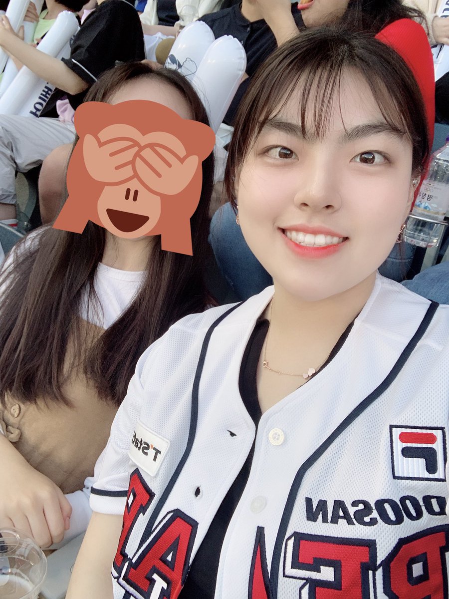 hwangboGBT's tweet photo. Task 9 : #GBTWriting 
May 28, 2019 I went to the baseball stadium with my roommate😊 I cheer for Doosan Bears. My roommate who went to the baseball stadium for the first time was very excited and happy. I was so happy because the team I support won. I felt like Oh my God Kimchi. https://t.co/wG3LsetTFJ