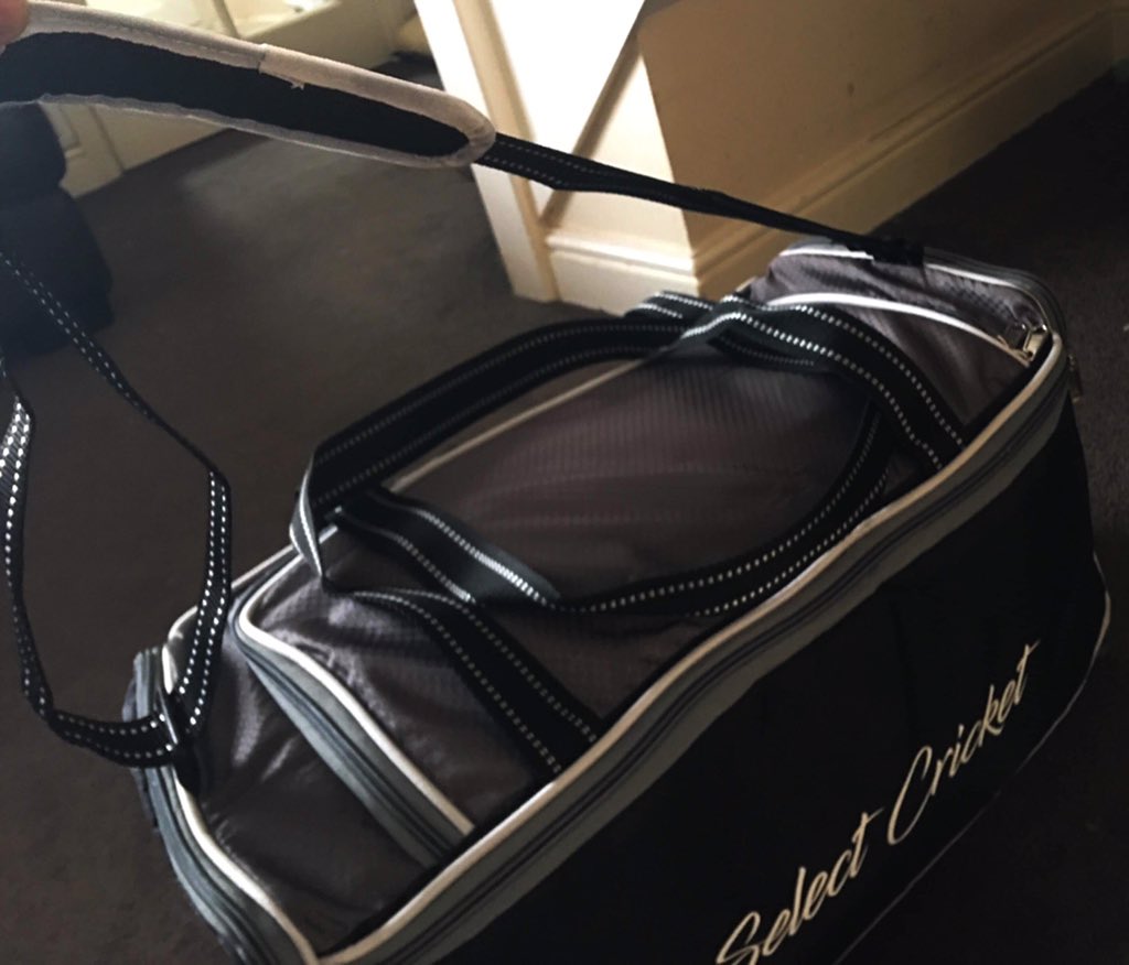 SelectCricket's tweet photo. Hold-all Bags now in stock and starting on offer at JUST £12!
Carry all your accessories, footwear, drinks and smaller items to cricket in style with this handy bag. Bargain! #Cricket #Holdall #SelectCricket https://t.co/kbvUnBFQKy