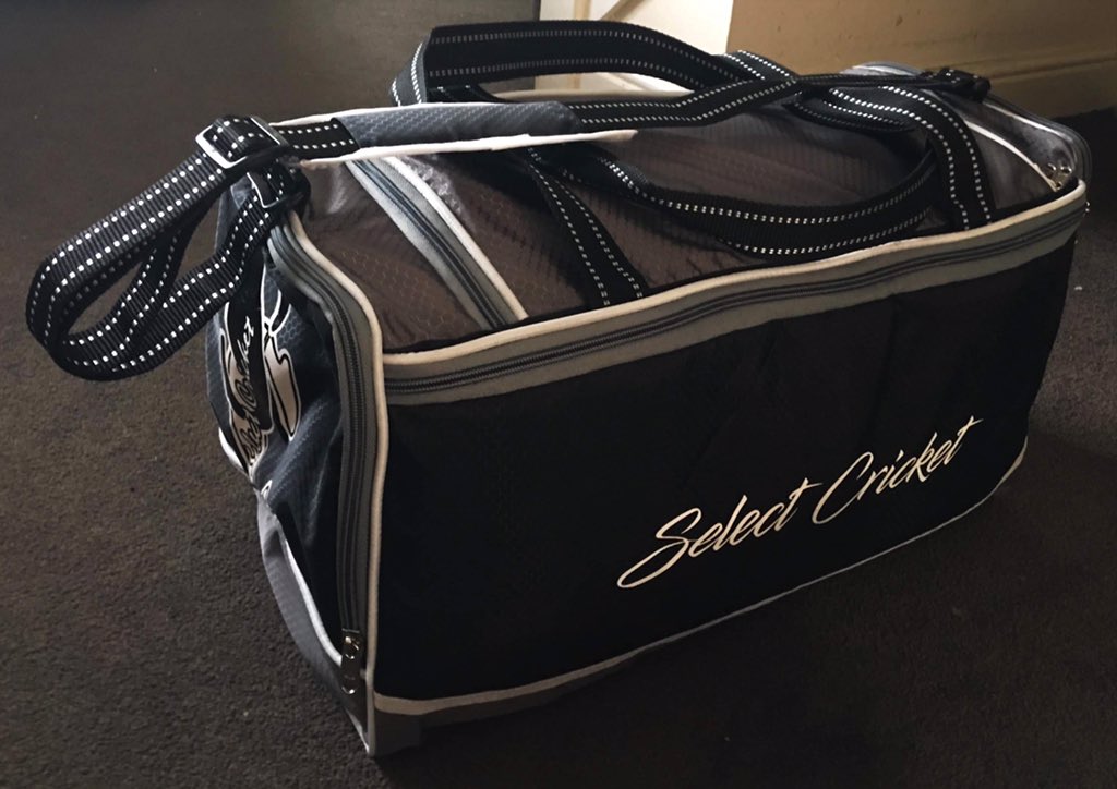 SelectCricket's tweet photo. Hold-all Bags now in stock and starting on offer at JUST £12!
Carry all your accessories, footwear, drinks and smaller items to cricket in style with this handy bag. Bargain! #Cricket #Holdall #SelectCricket https://t.co/kbvUnBFQKy